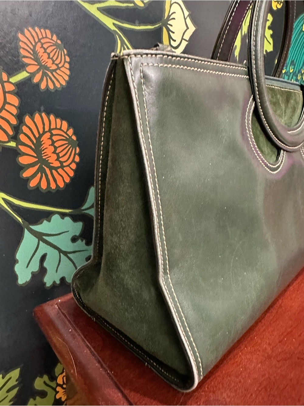 Vintage 1980s Bally Green Suede & Leather Circle Handle Bag - Picture 7 of 12